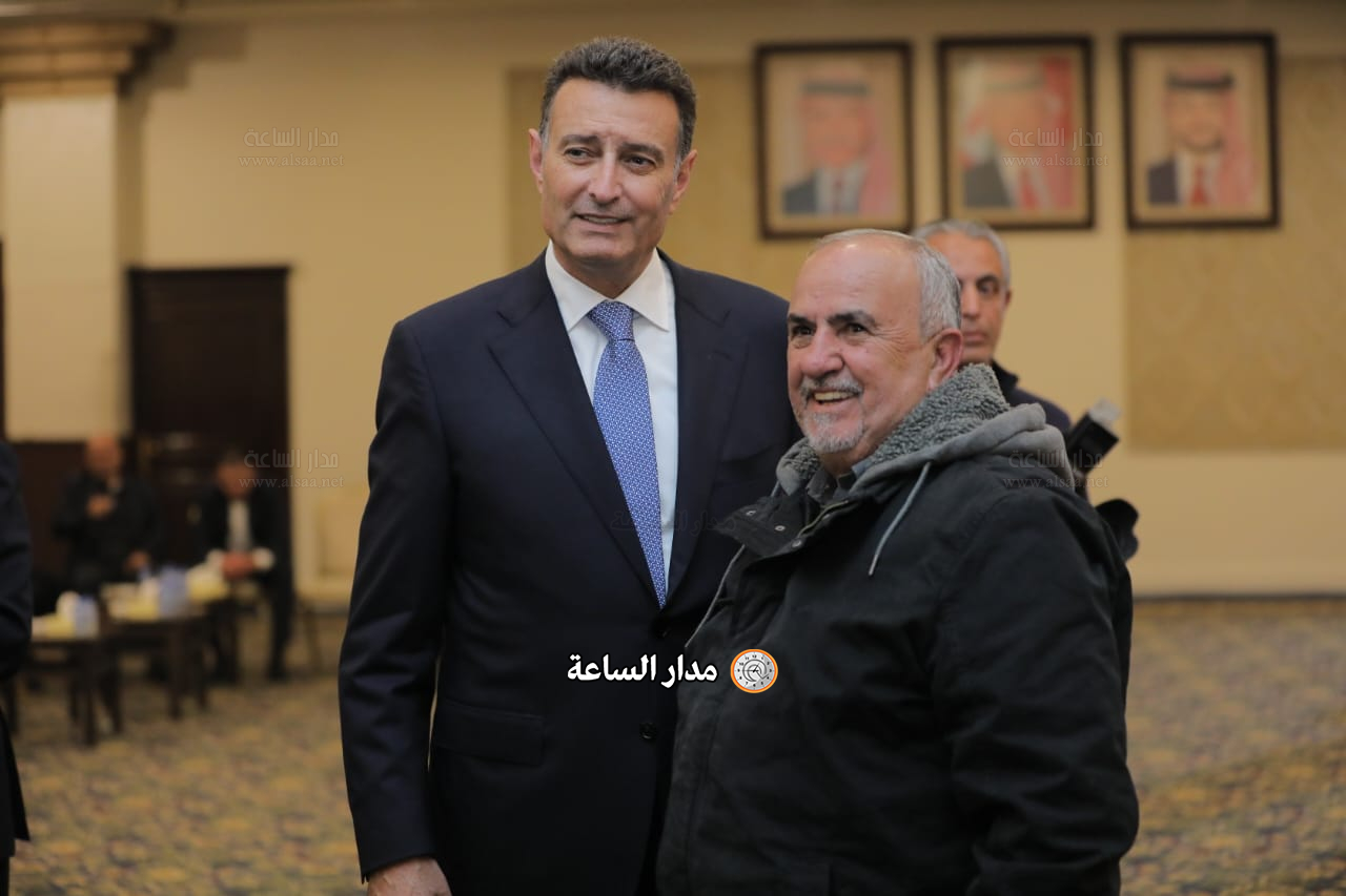 Madar Al-Saa Images 0.873983943526772