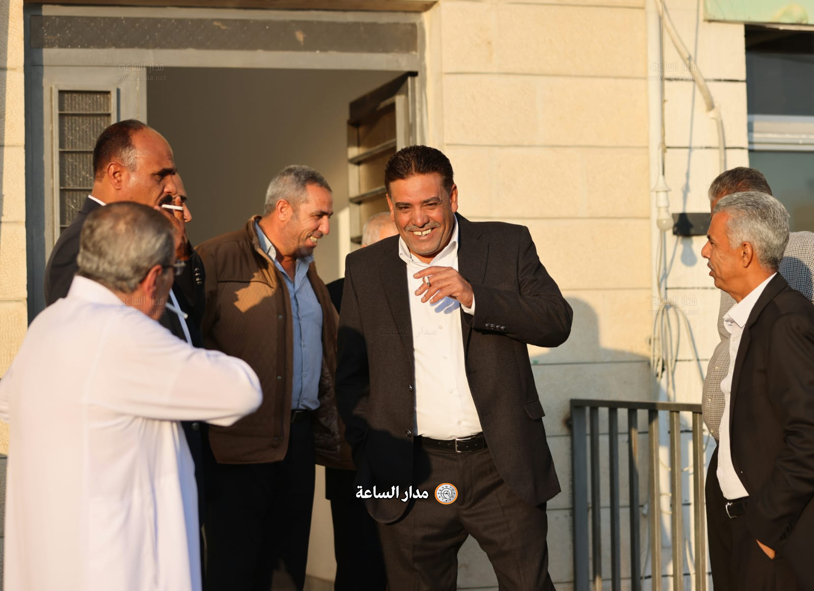 Madar Al-Saa Images 0.037129175183089114