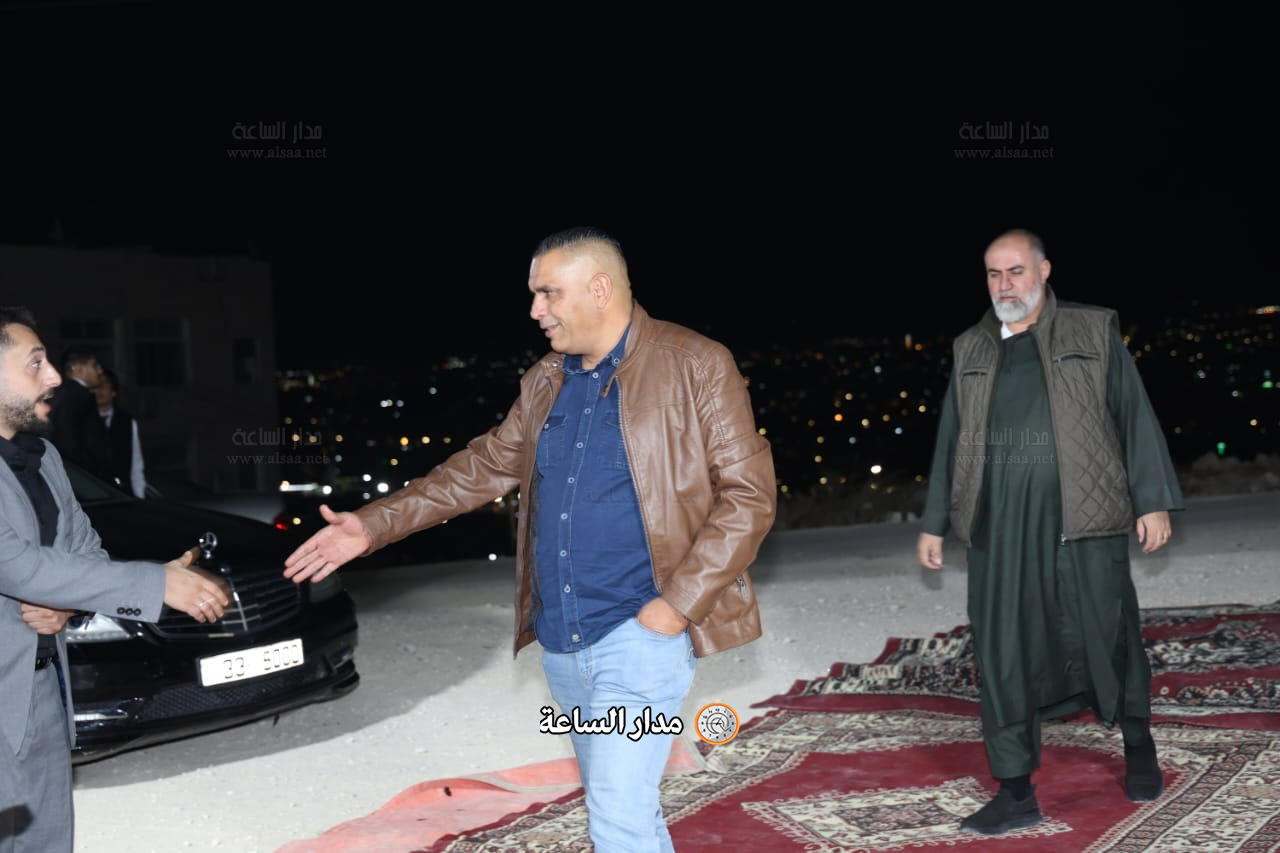 Madar Al-Saa Images 0.449772292667975