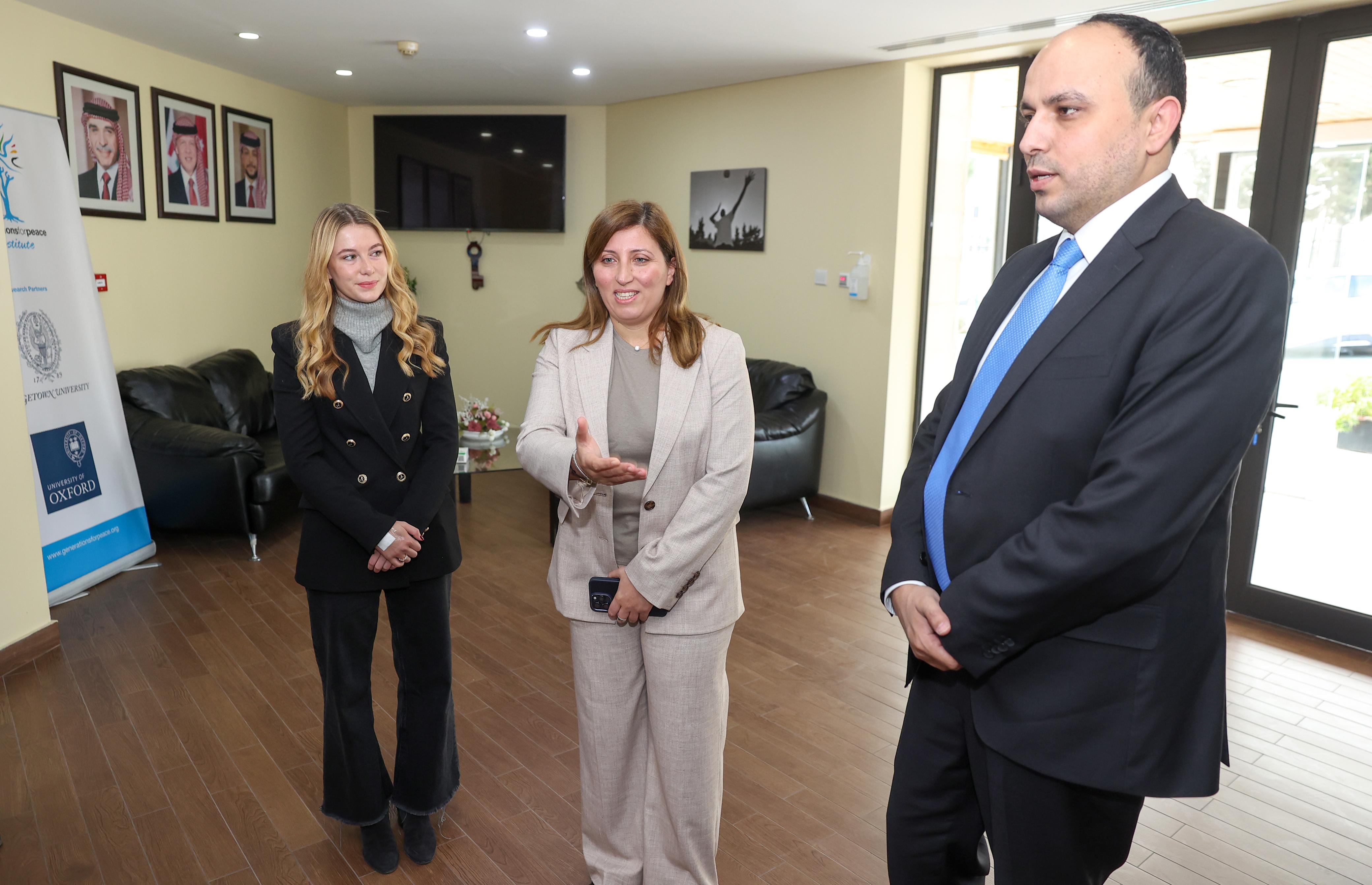 Madar Al-Saa Images 0.4256762146593176