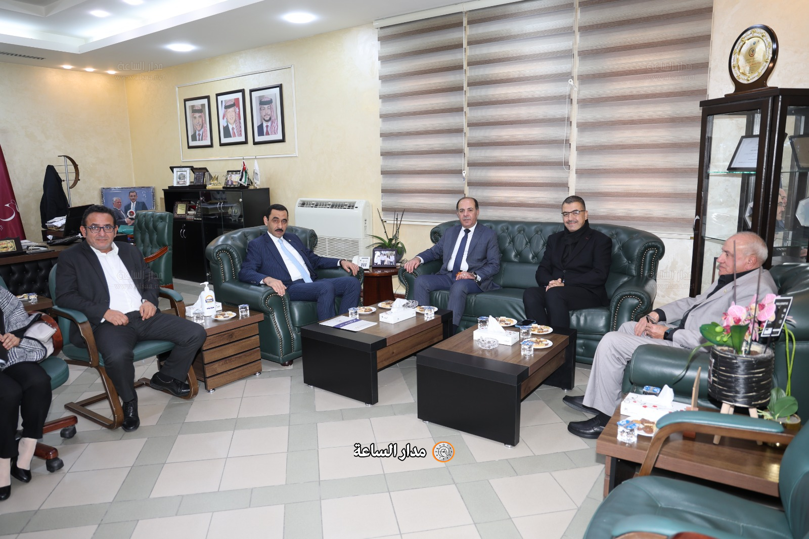 Madar Al-Saa Images 0.5234242353373737