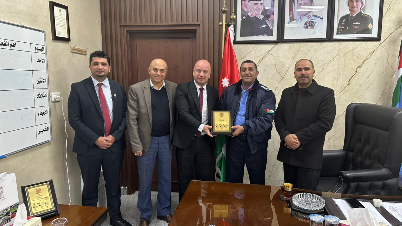 Madar Al-Saa Images 0.42673043409372213