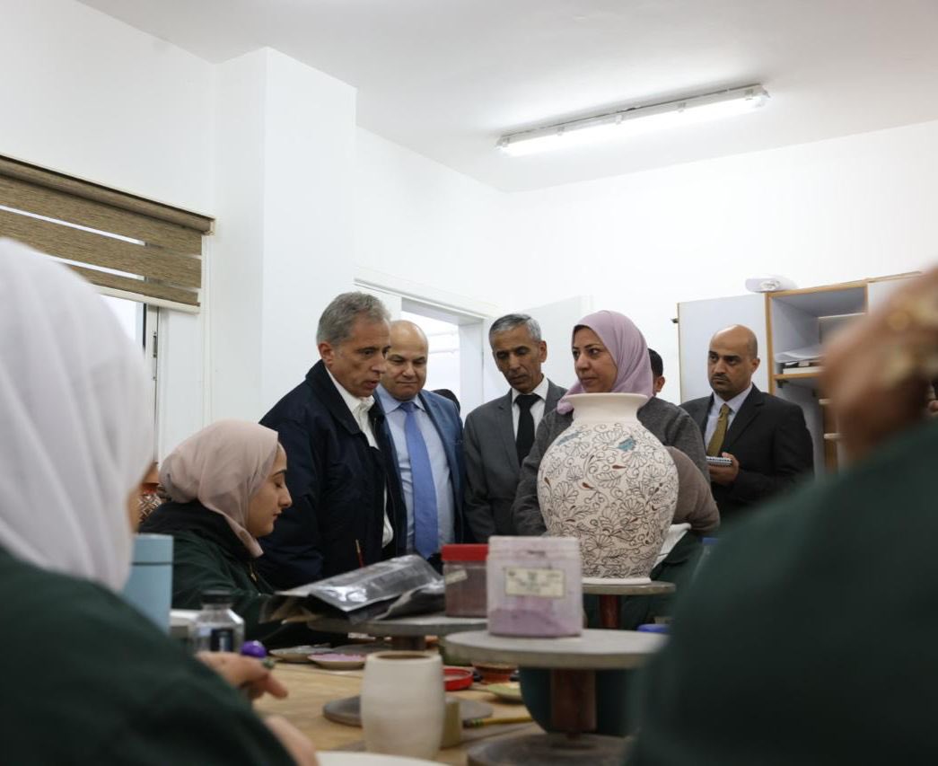 Madar Al-Saa Images 0.25625156959750184