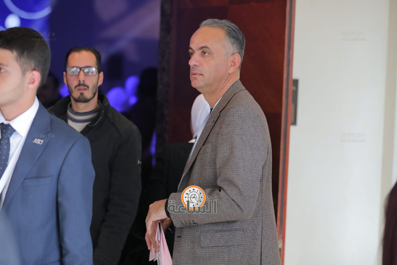 Madar Al-Saa Images 0.5576081663819727