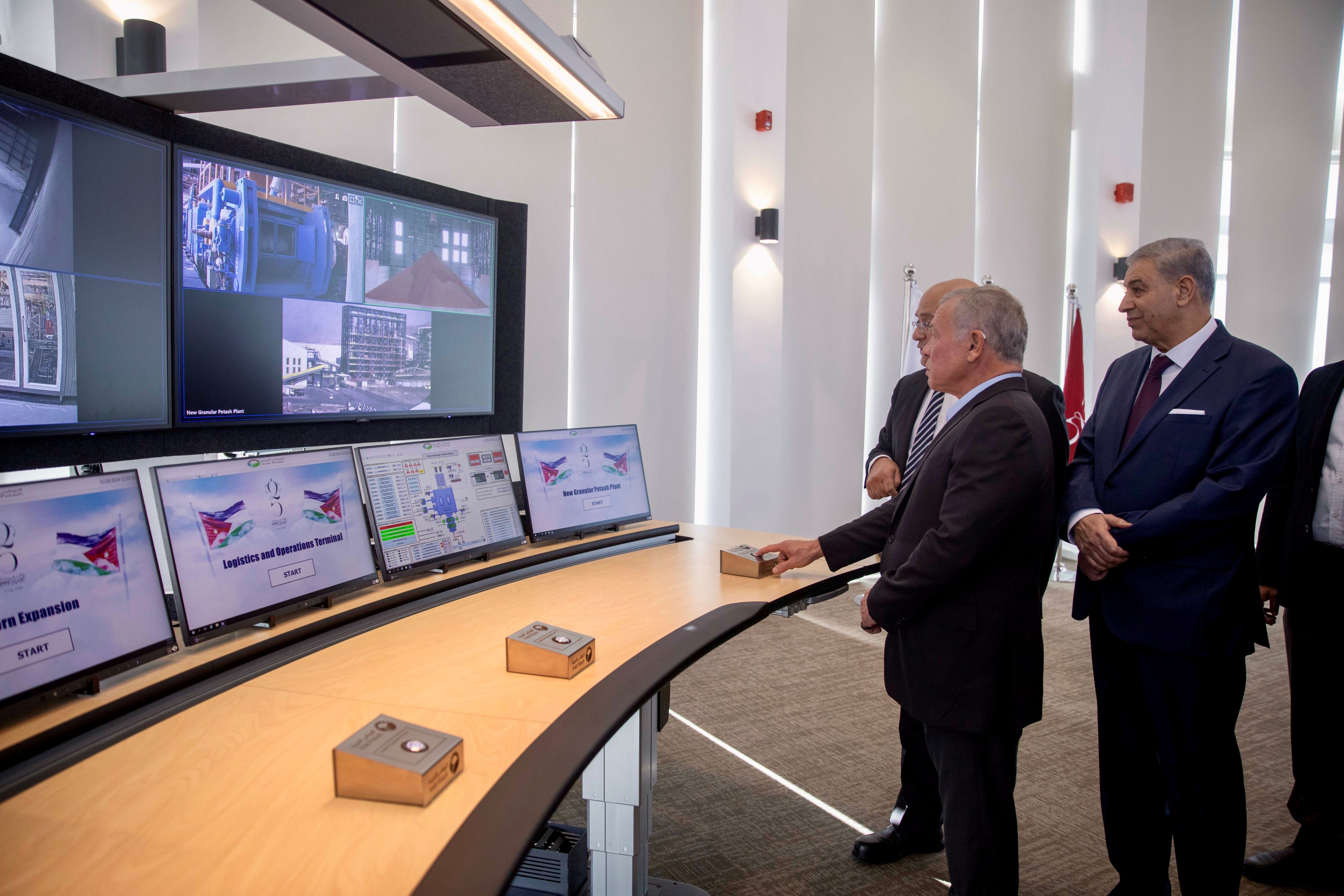 Madar Al-Saa Images 0.535327666559706