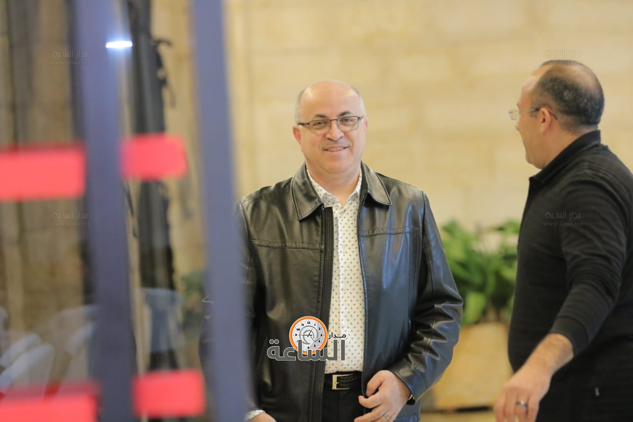 Madar Al-Saa Images 0.47711662628393237