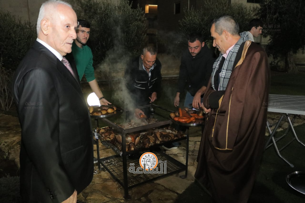 Madar Al-Saa Images 0.8918078669209808