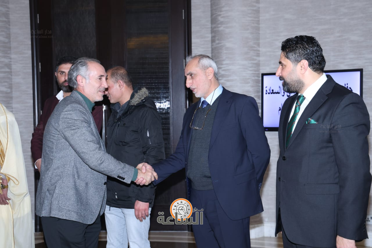 Madar Al-Saa Images 0.9869193389039286