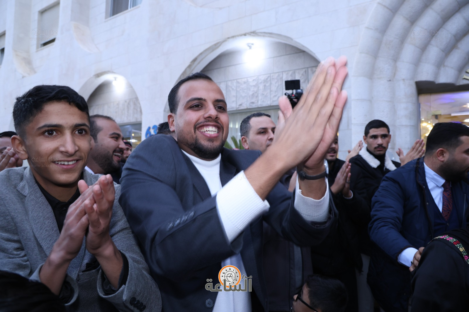 Madar Al-Saa Images 0.8483510380987154