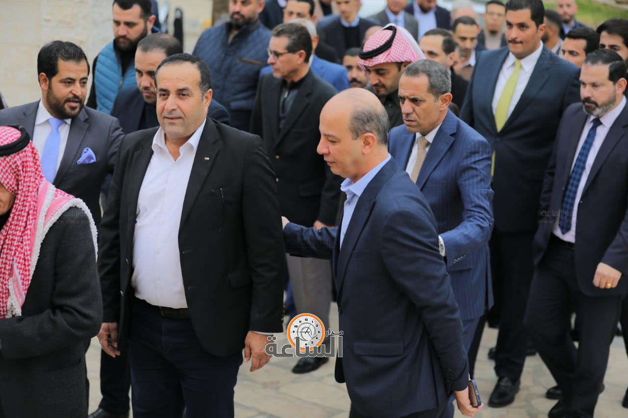 Madar Al-Saa Images 0.3787150445258054