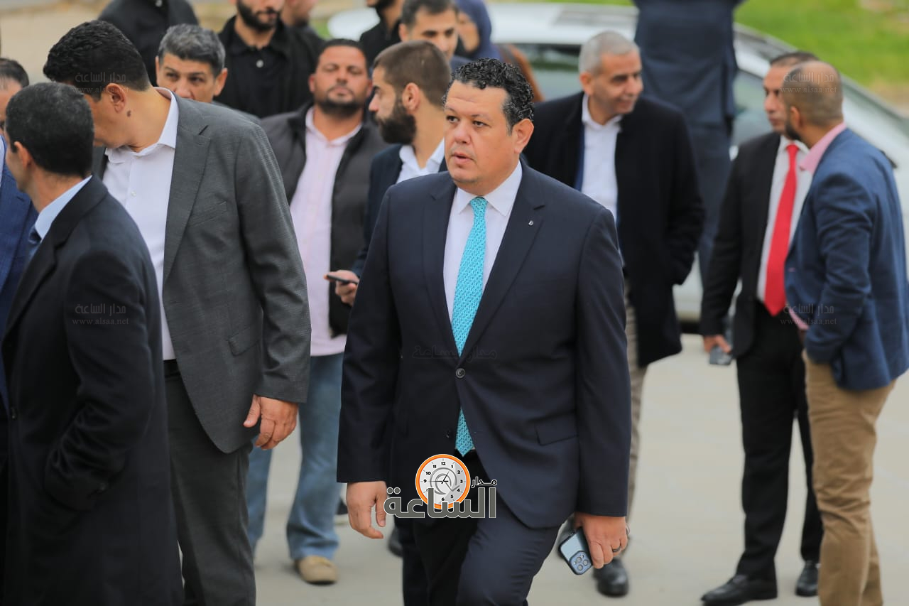 Madar Al-Saa Images 0.4102596325762462