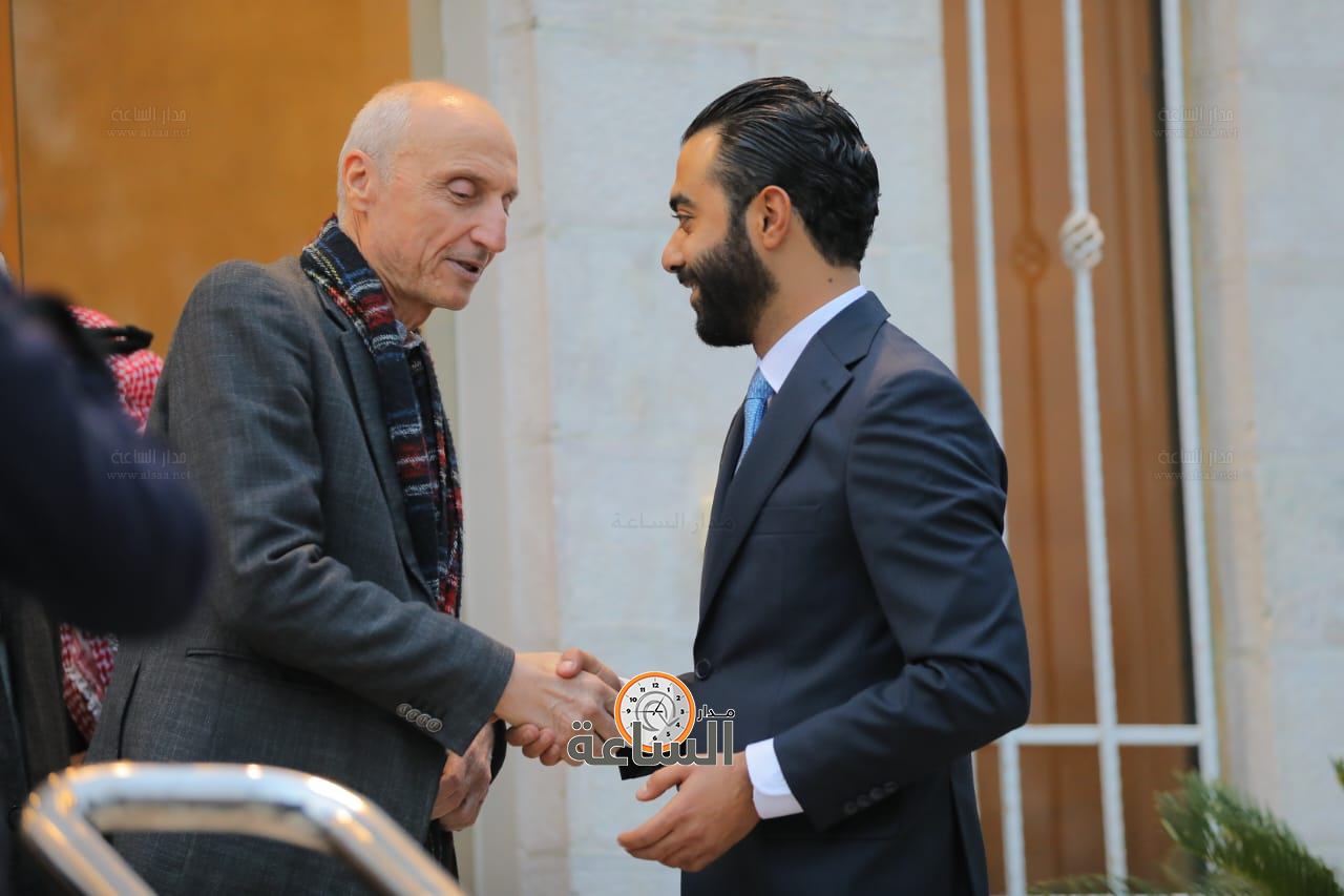 Madar Al-Saa Images 0.394746427664203