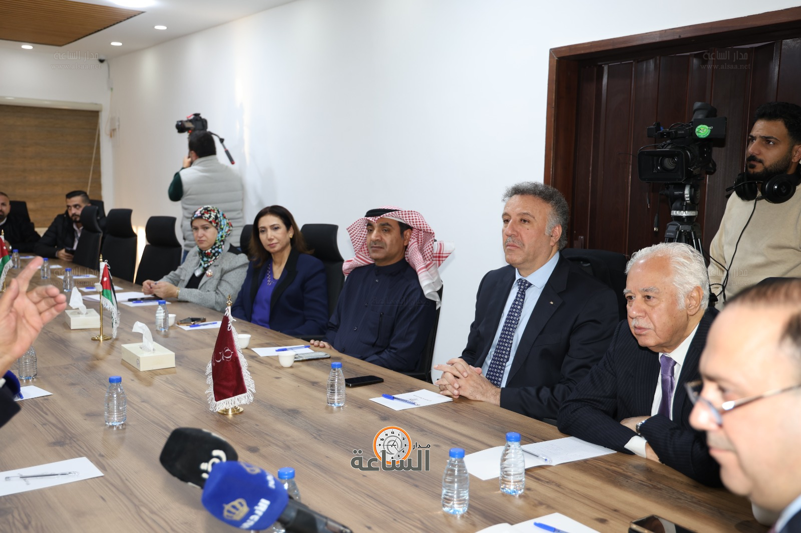 Madar Al-Saa Images 0.9846785971375764