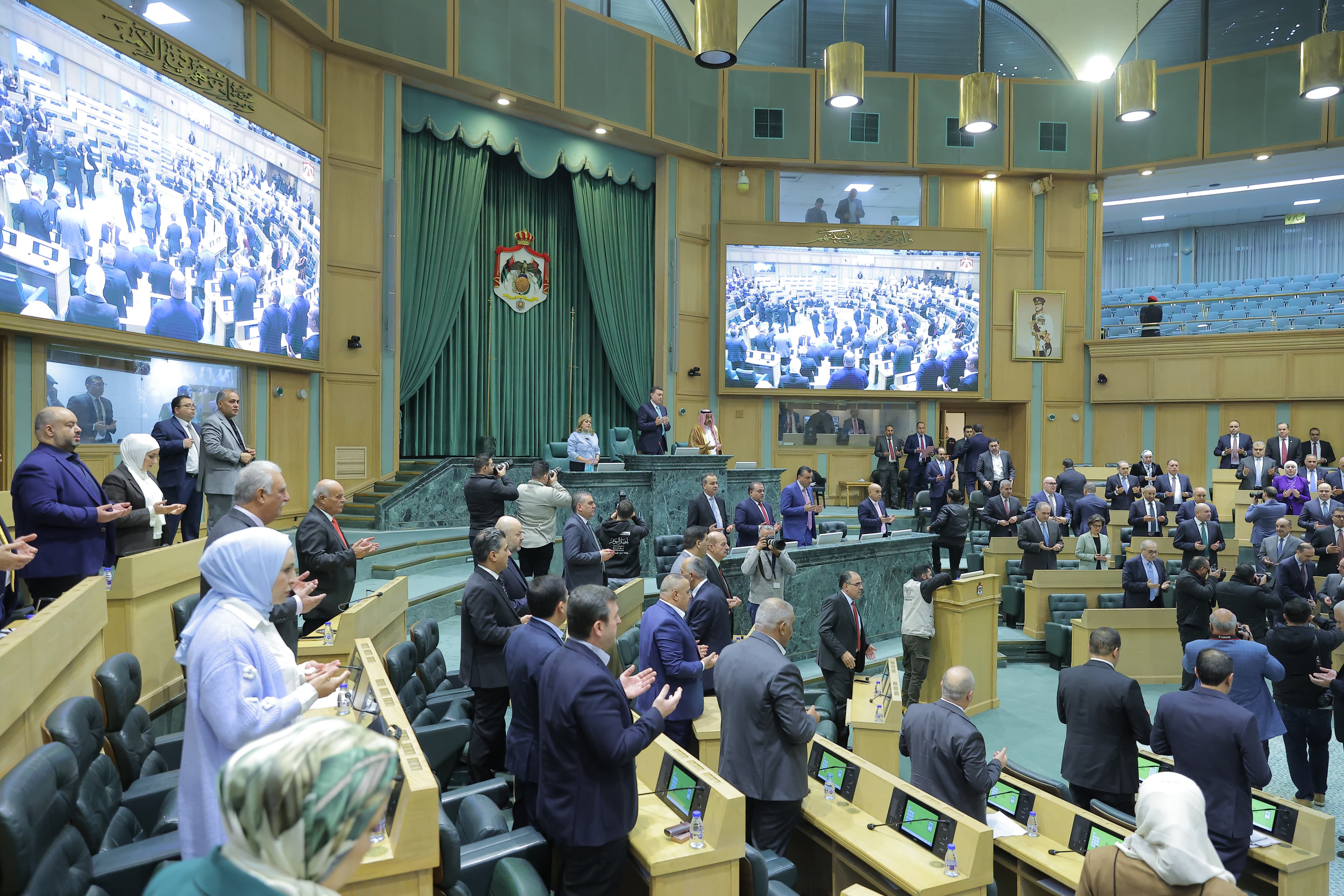 Madar Al-Saa Images 0.8881671676476368