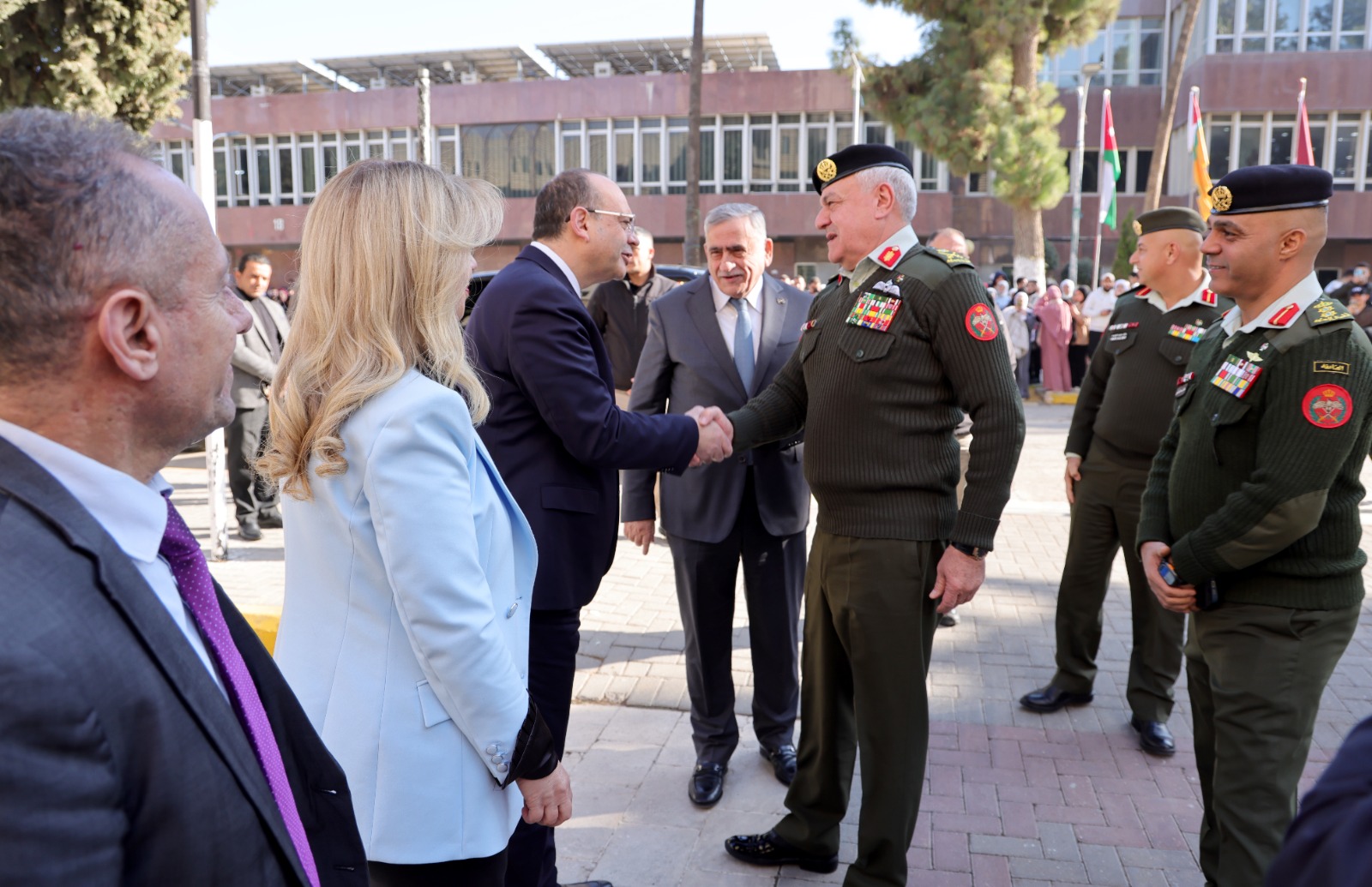 Madar Al-Saa Images 0.5383515997914121