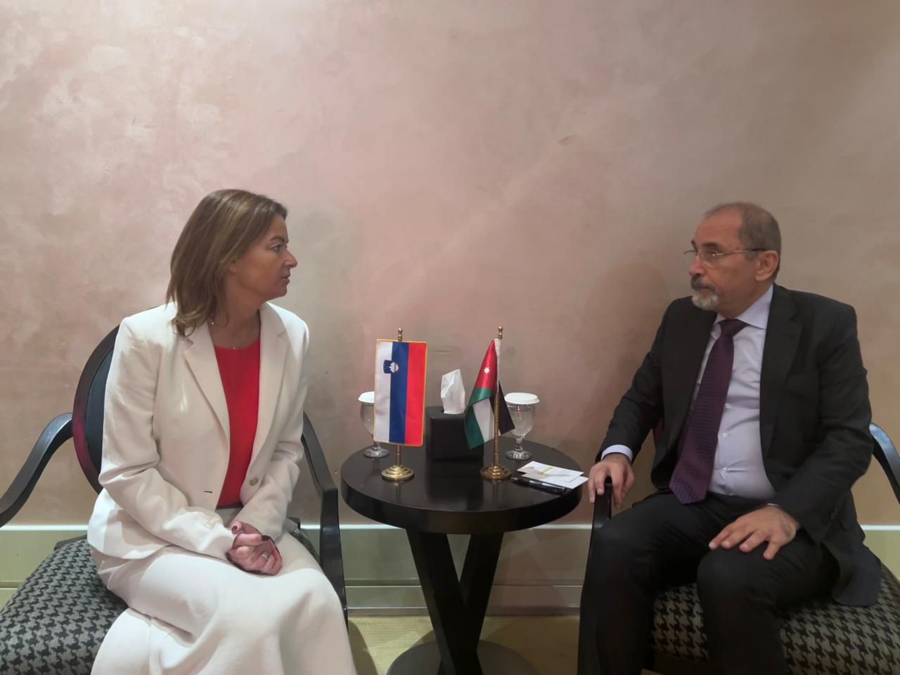 Madar Al-Saa Images 0.25759977092844144