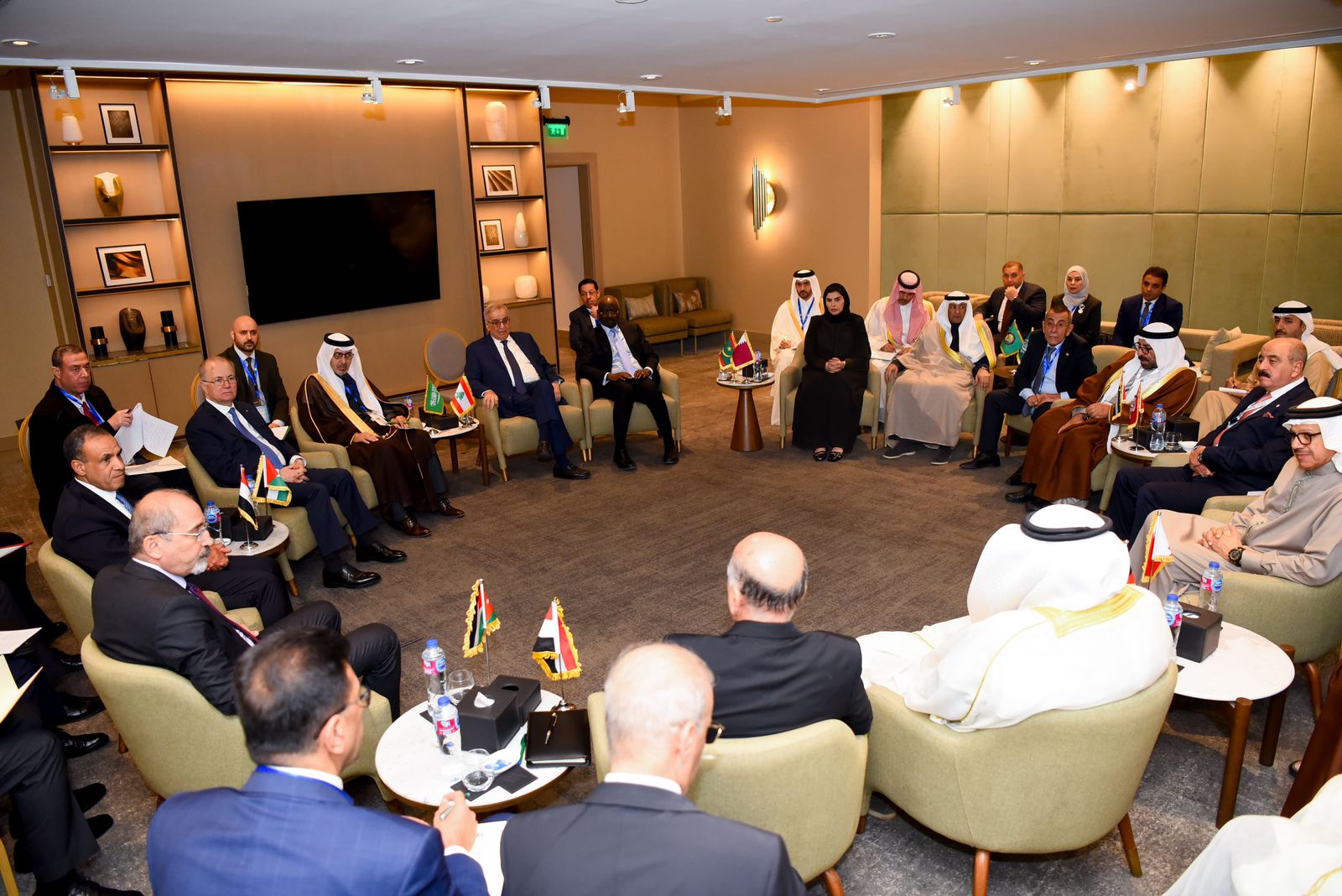 Madar Al-Saa Images 0.053543028839867945