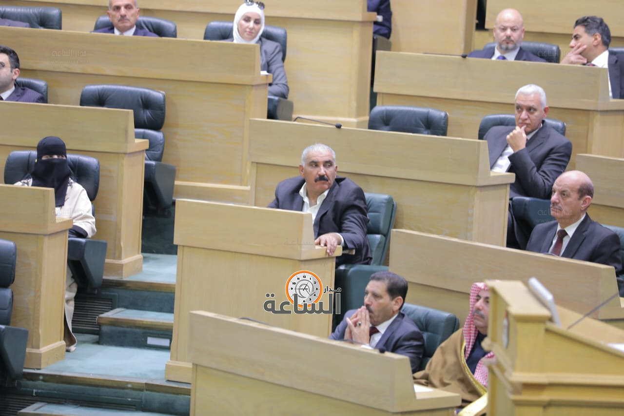 Madar Al-Saa Images 0.11974801441539684