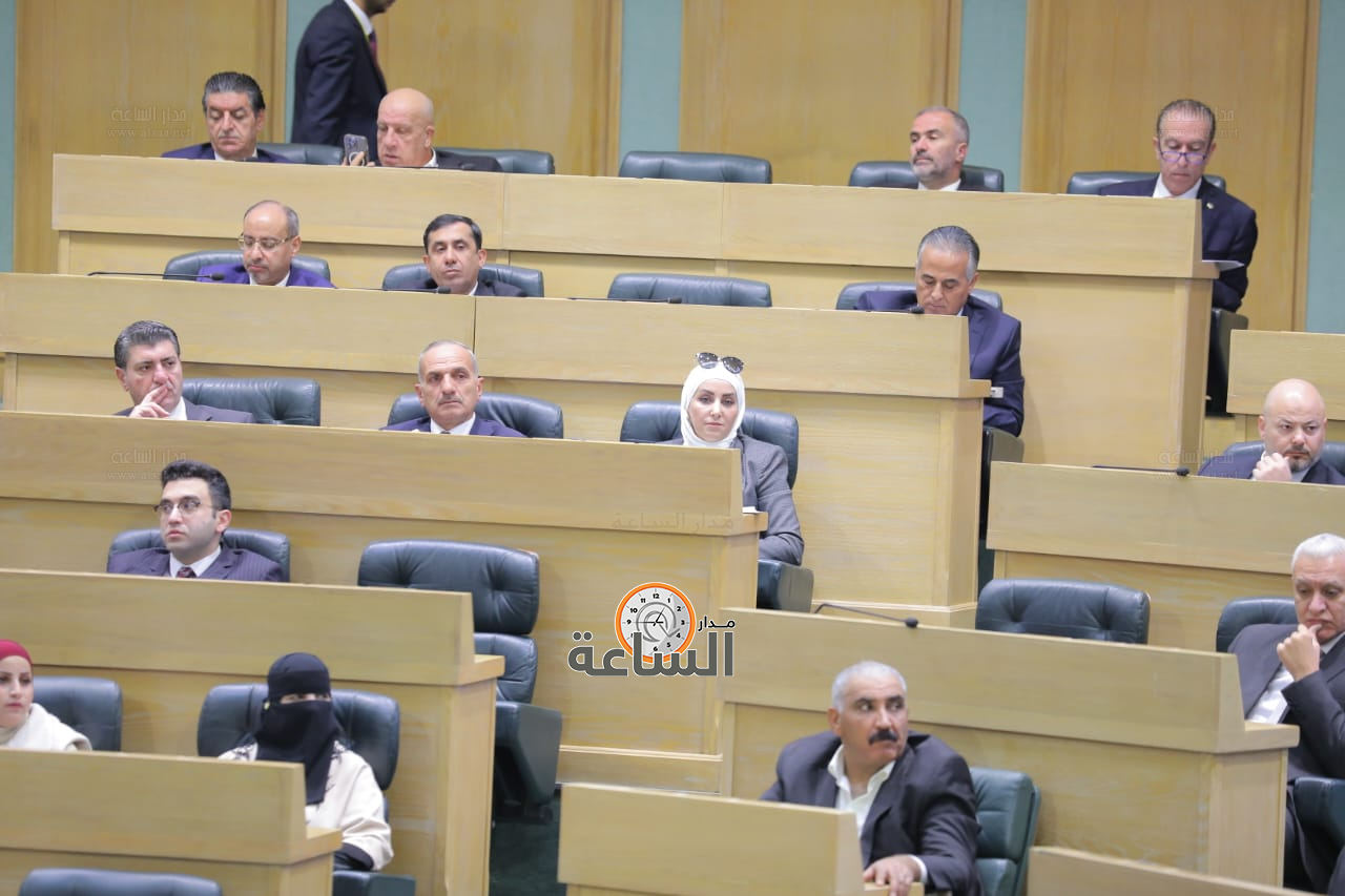 Madar Al-Saa Images 0.07113618544863942