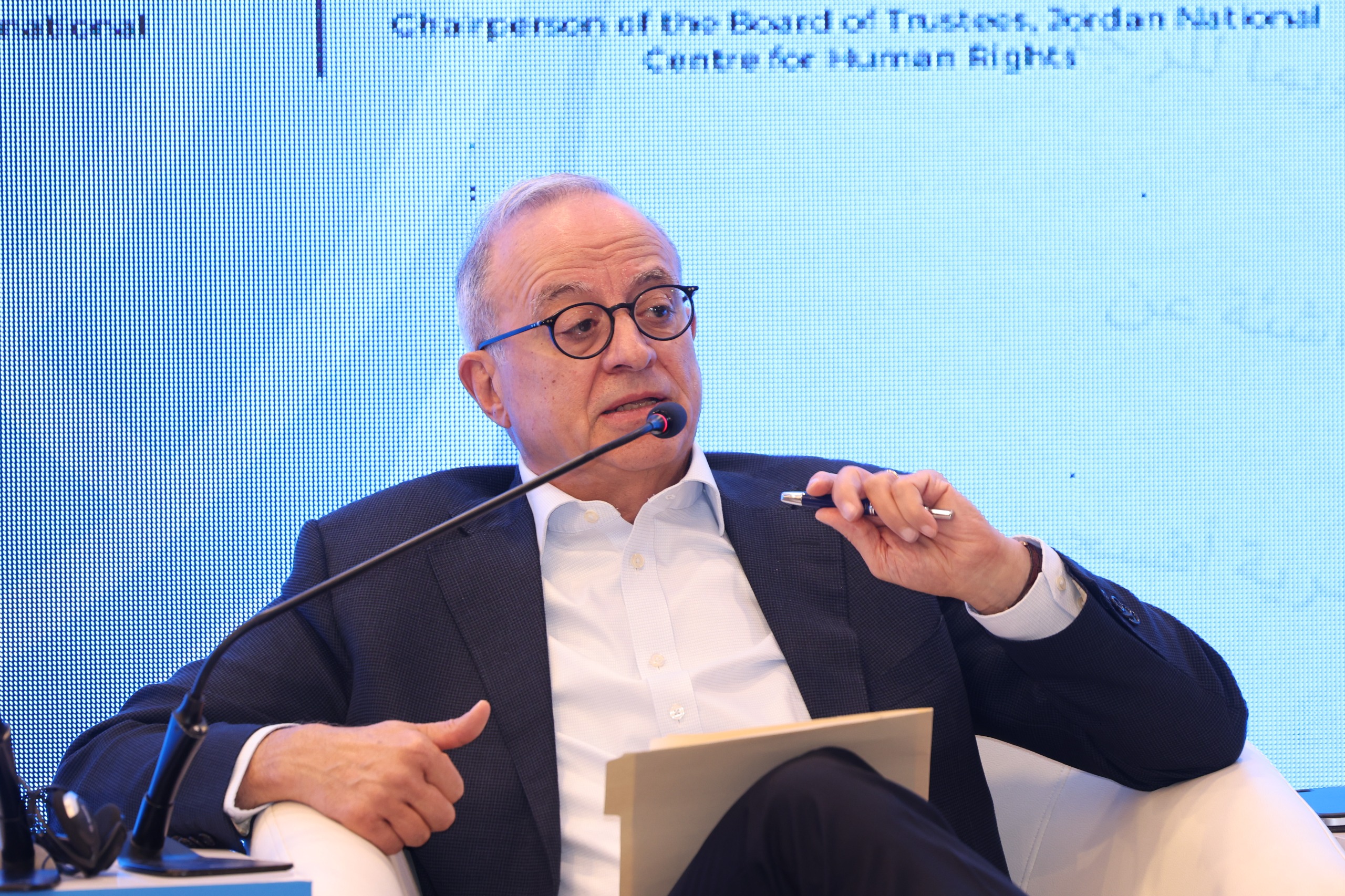 Madar Al-Saa Images 0.4971956049317485