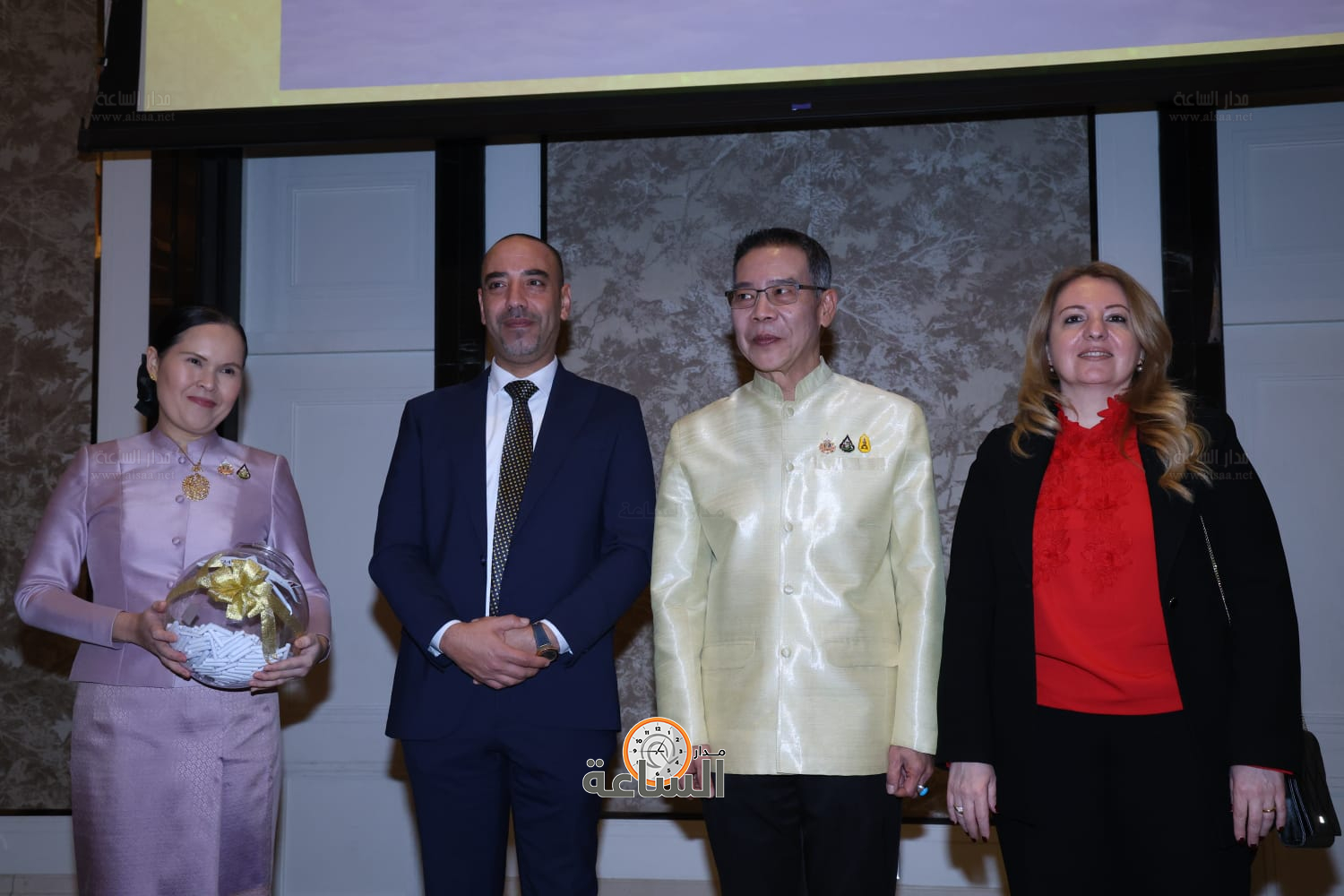 Madar Al-Saa Images 0.5388215432404775