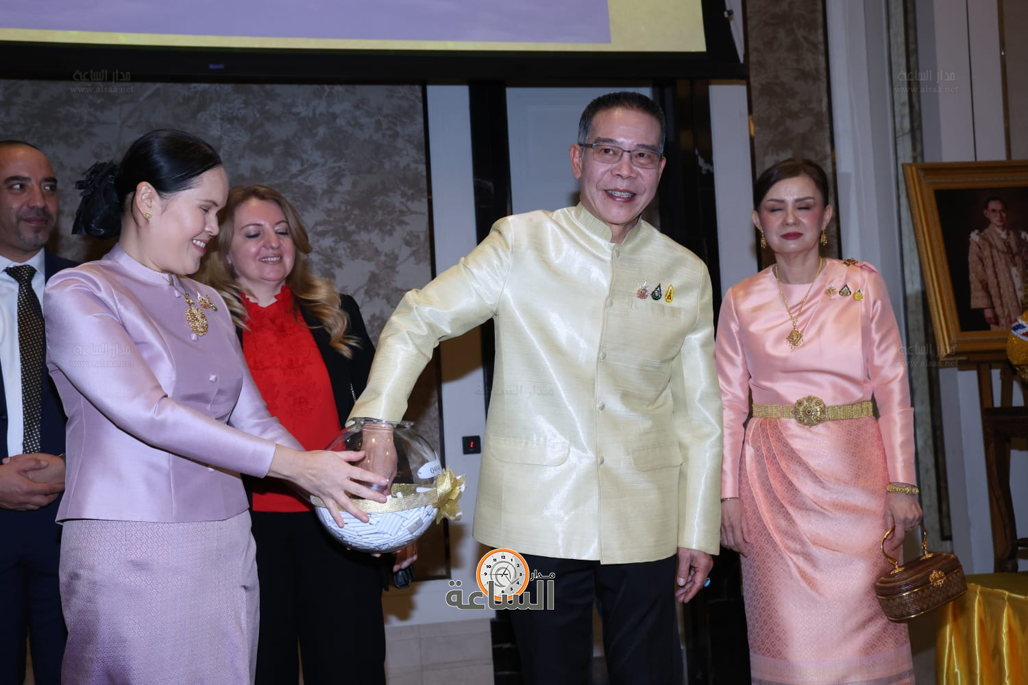 Madar Al-Saa Images 0.02139637735443789