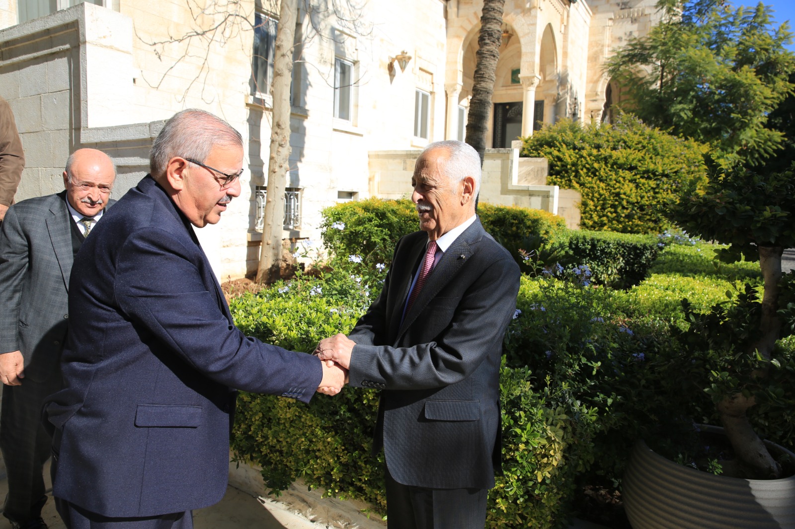 Madar Al-Saa Images 0.8150766633808488