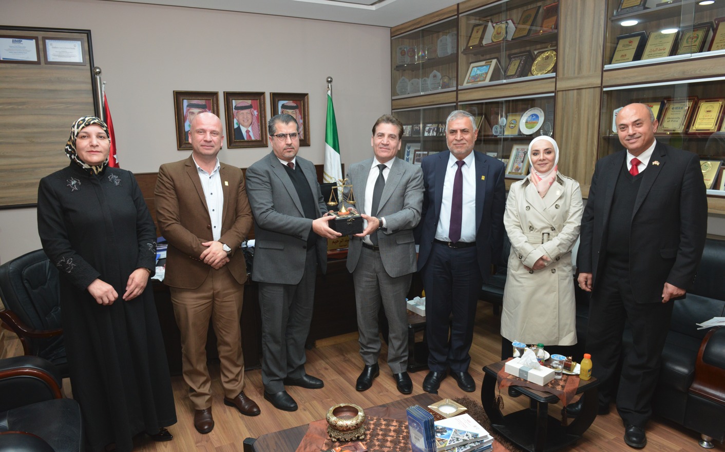 Madar Al-Saa Images 0.2126520909790932