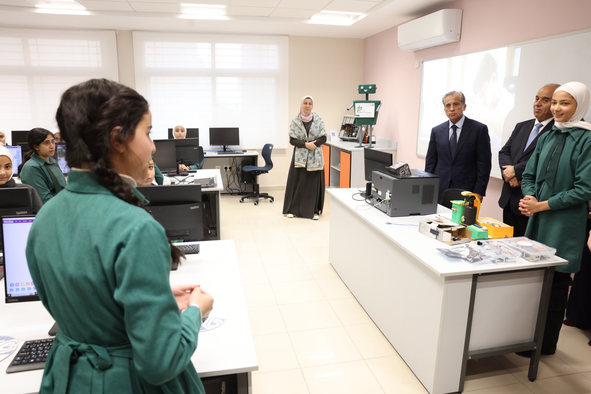 Madar Al-Saa Images 0.25971398579882954