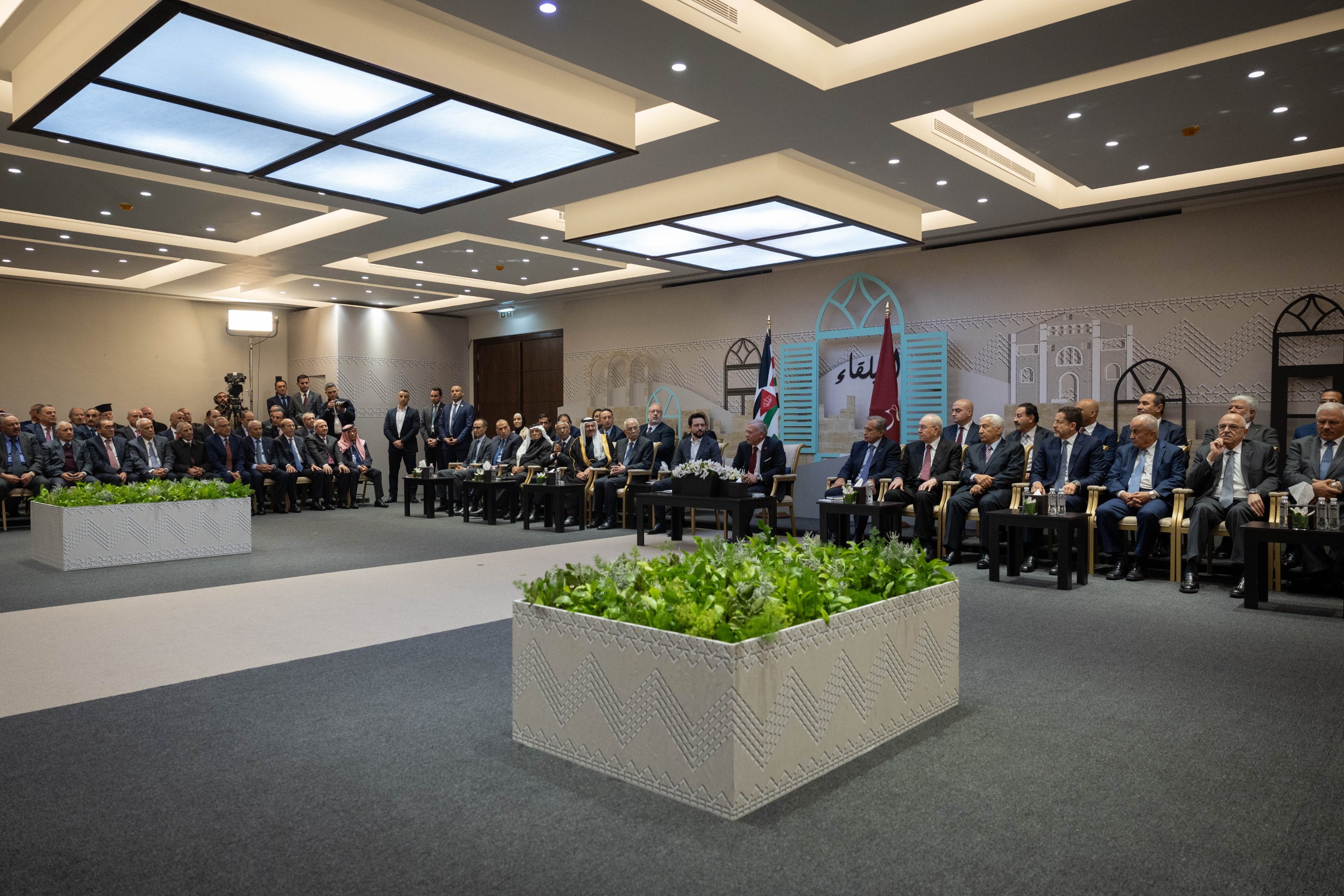 Madar Al-Saa Images 0.4015103272650338