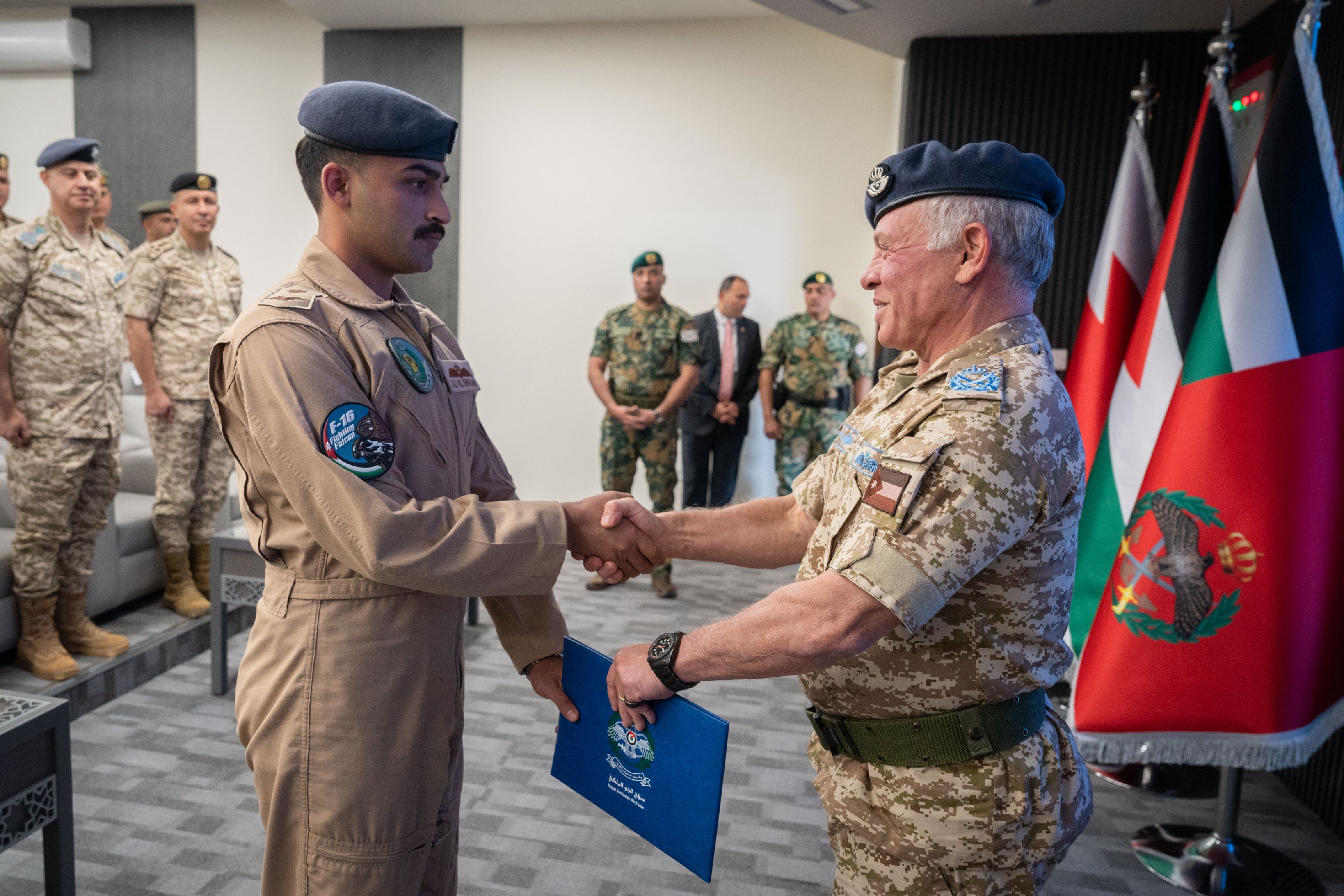 Madar Al-Saa Images 0.5844552732569546