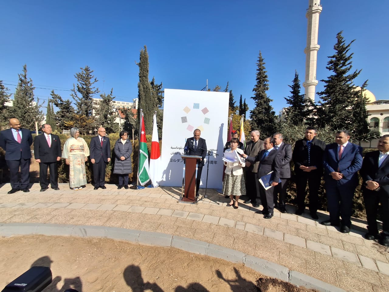 Madar Al-Saa Images 0.1957959313816542