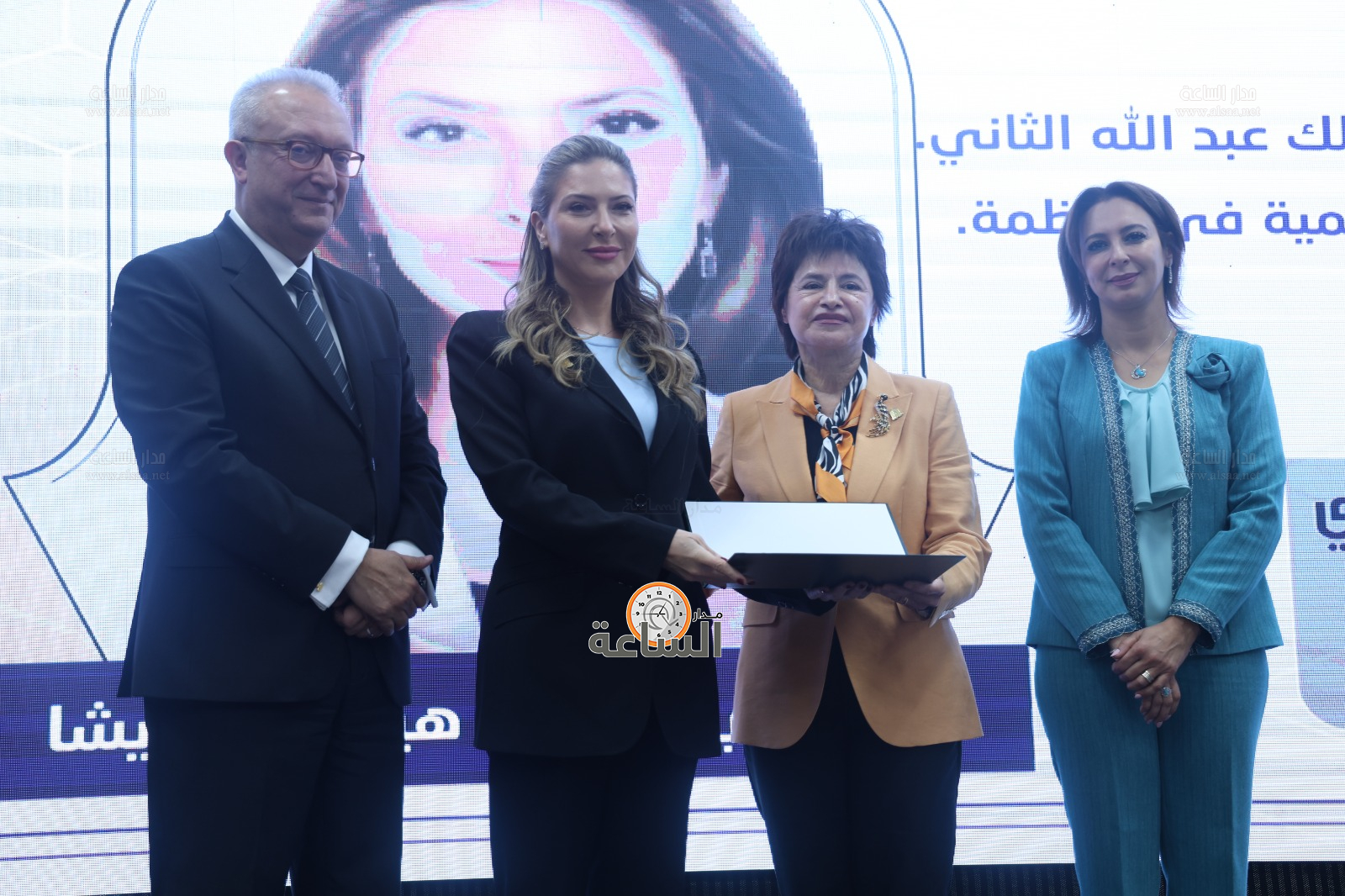 Madar Al-Saa Images 0.8828549918297899