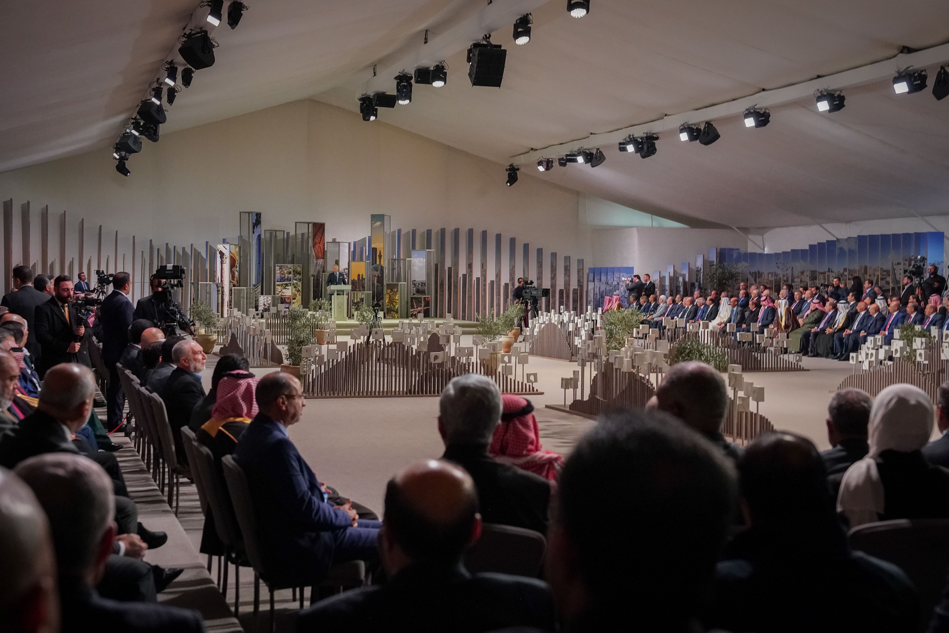 Madar Al-Saa Images 0.6966438131378621