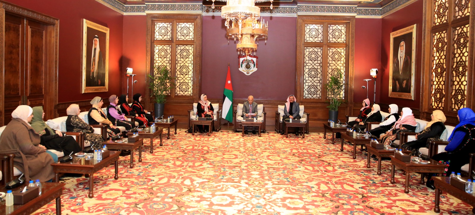 Madar Al-Saa Images 0.7749344298861816