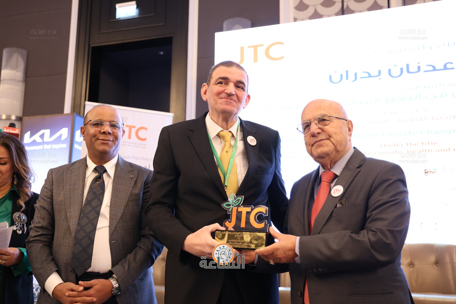 Madar Al-Saa Images 0.8848073649160615