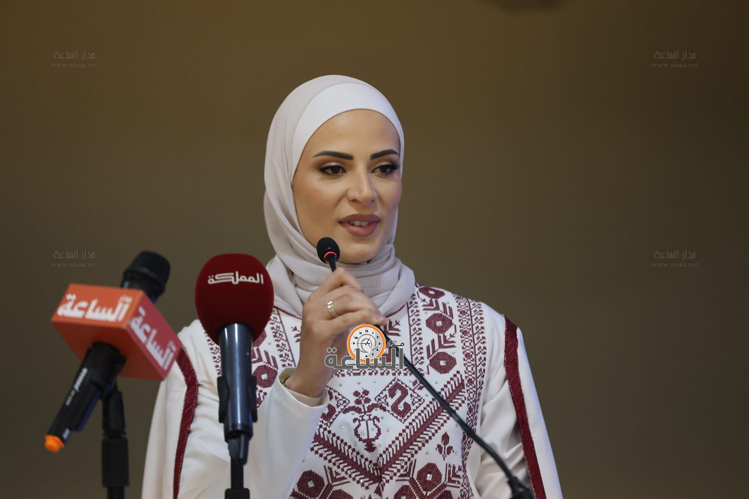 Madar Al-Saa Images 0.8272077160955926