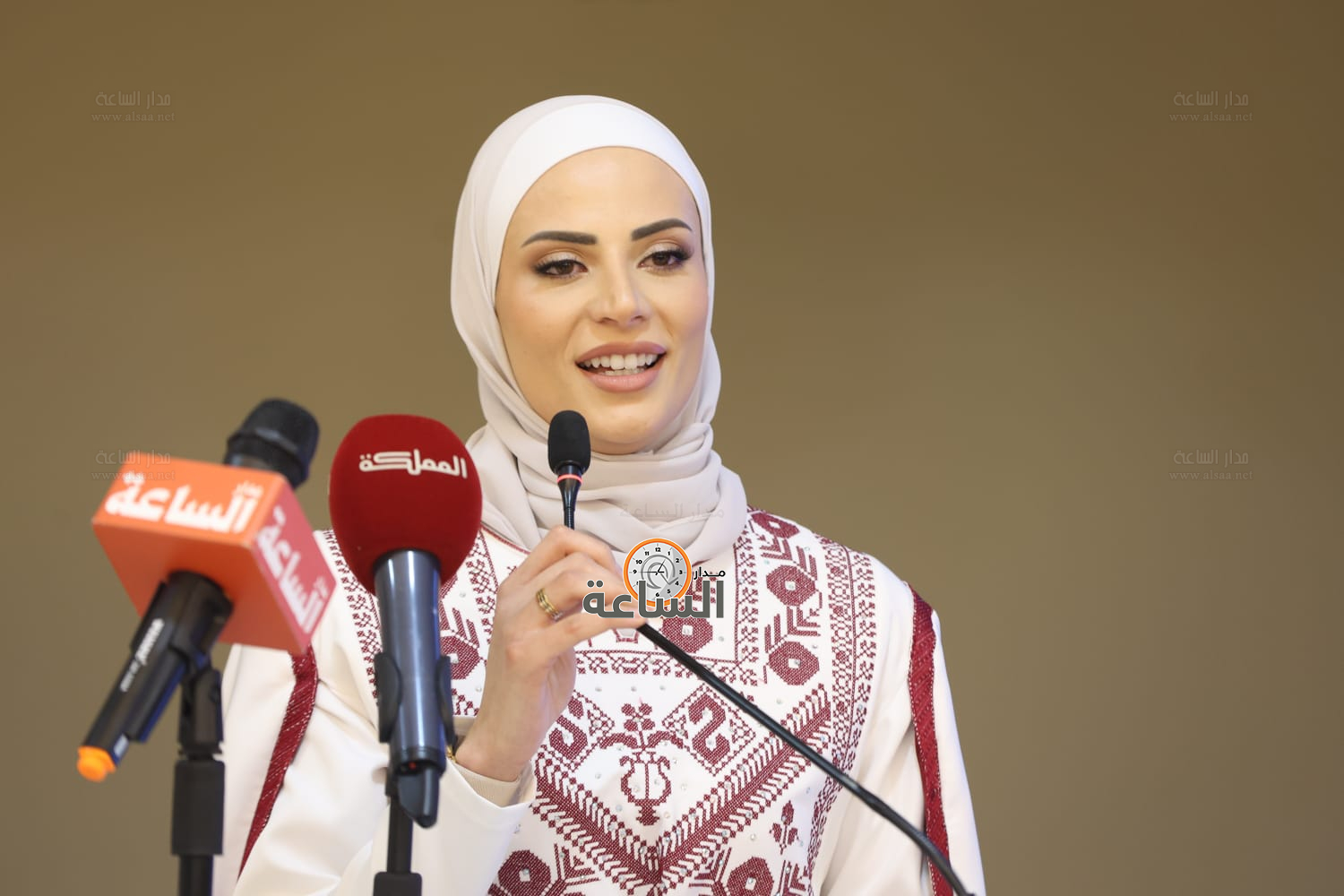 Madar Al-Saa Images 0.8937075129530592