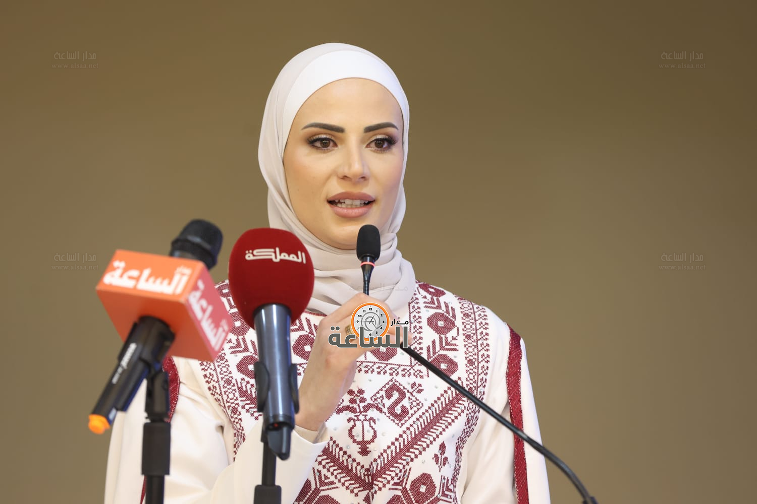 Madar Al-Saa Images 0.823340942718769