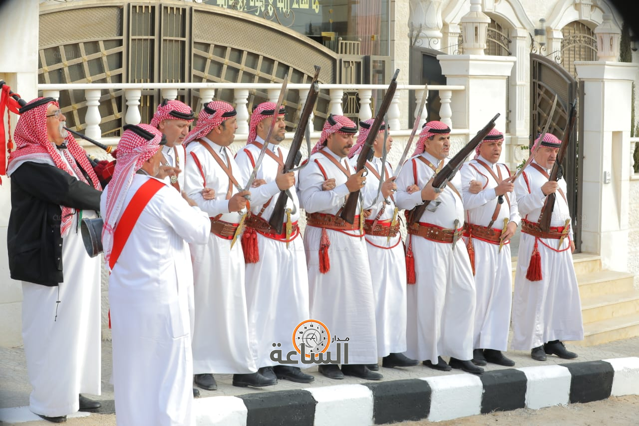 Madar Al-Saa Images 0.14367413702220455