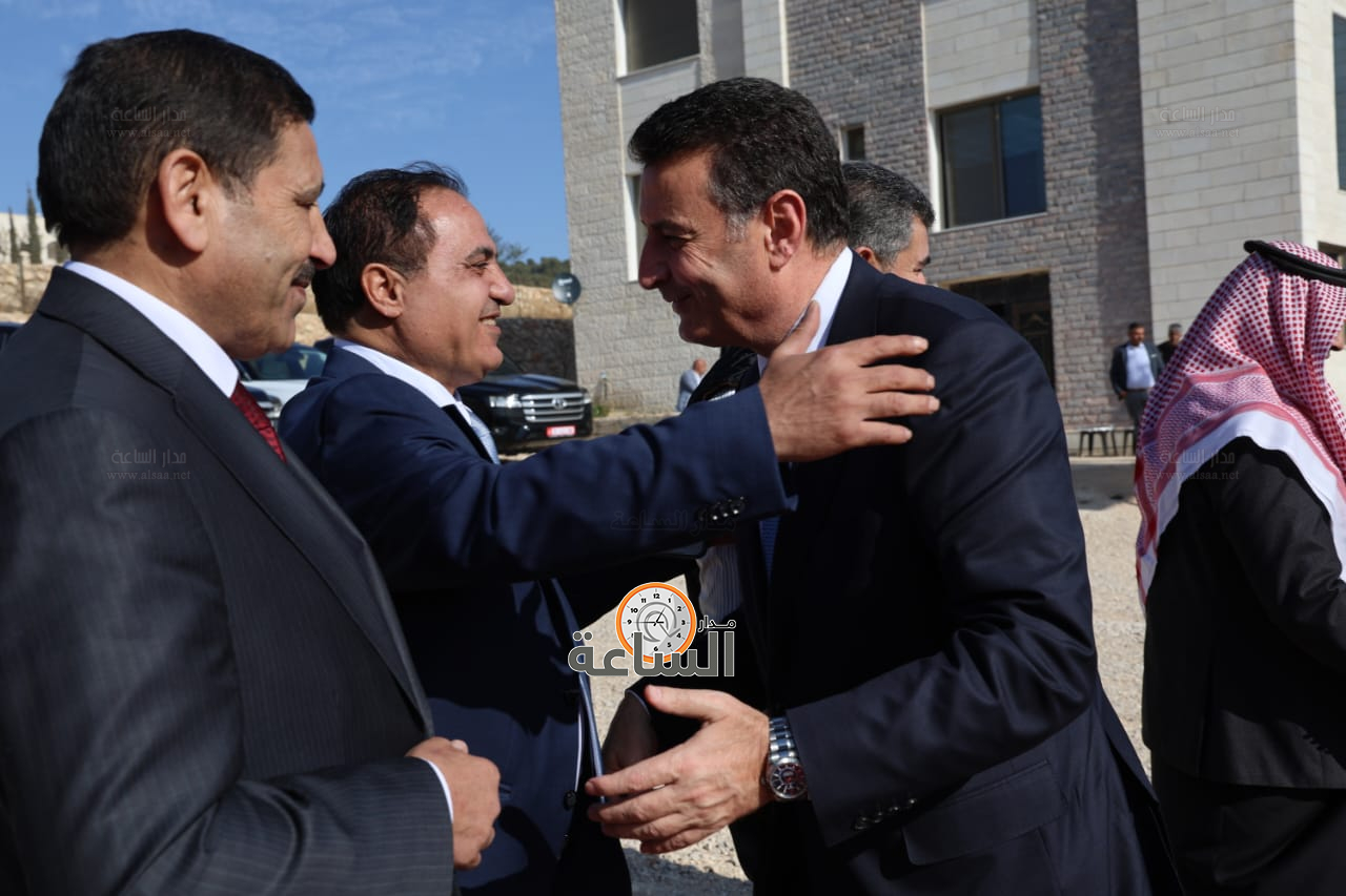 Madar Al-Saa Images 0.5587633235348217