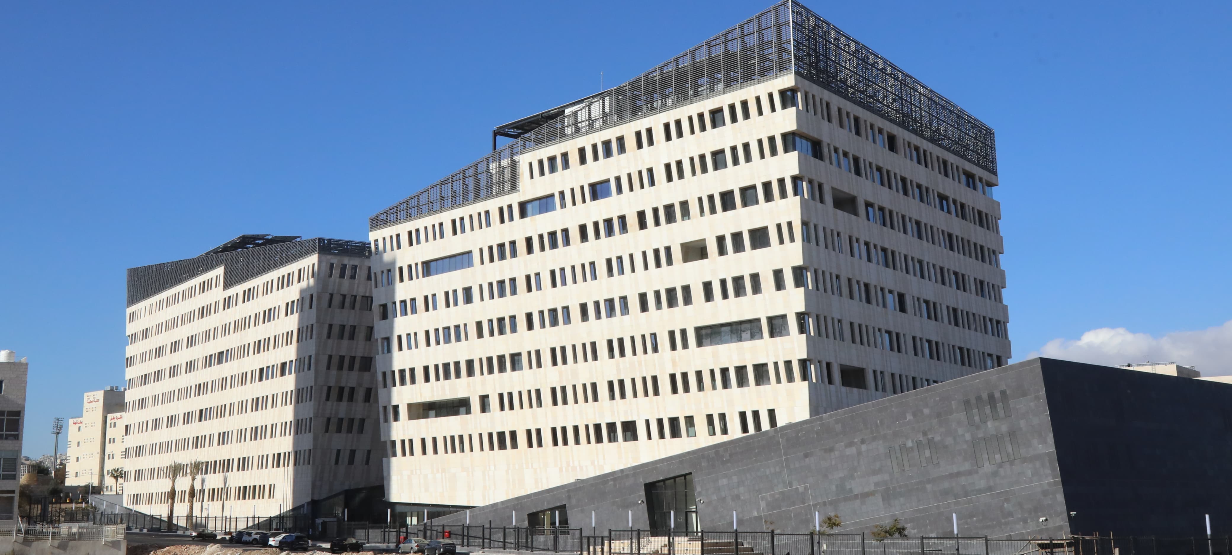 Madar Al-Saa Images 0.8000044033107561