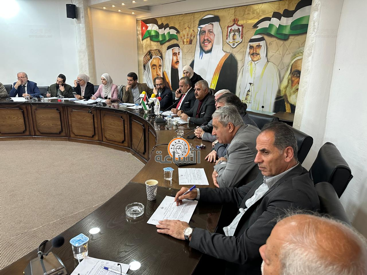 Madar Al-Saa Images 0.11815042619001015