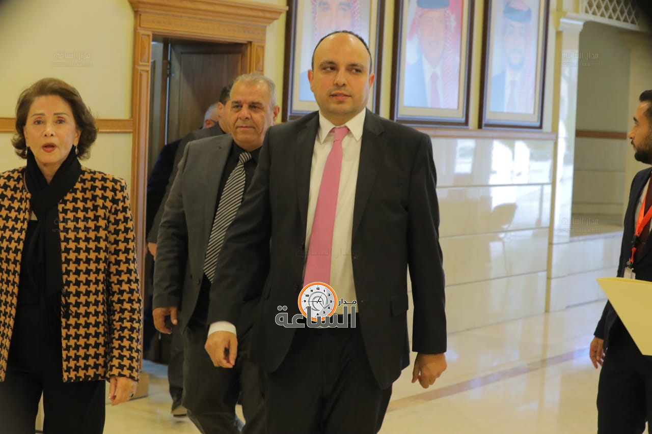 Madar Al-Saa Images 0.8232615917440909