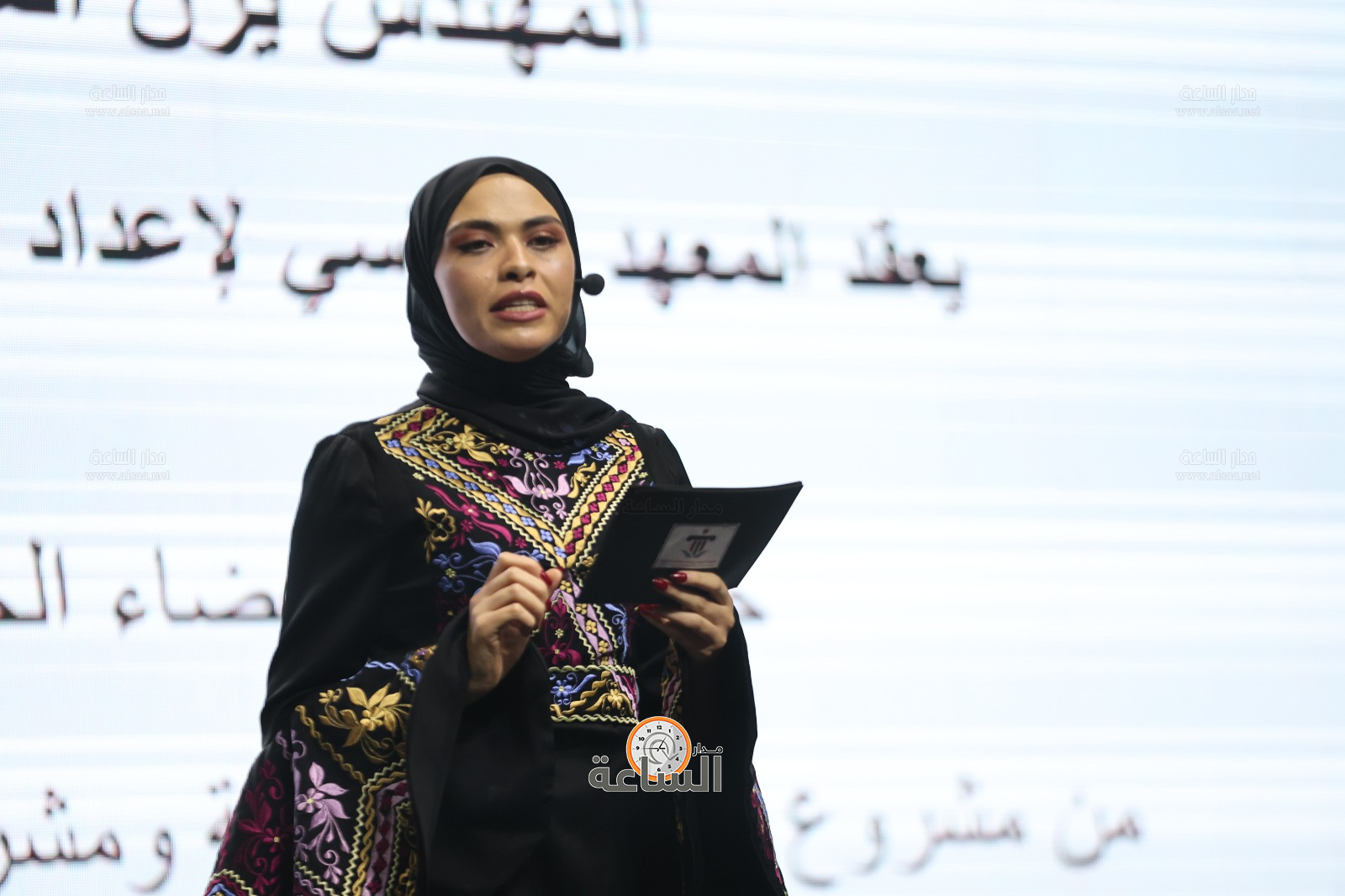 Madar Al-Saa Images 0.369084891934216