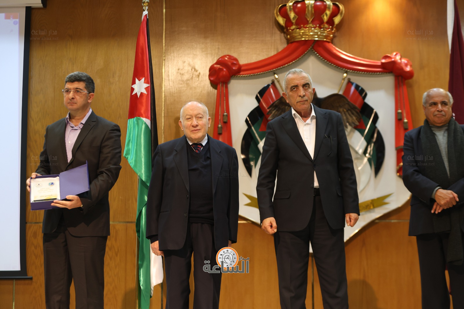 Madar Al-Saa Images 0.38423374019989365