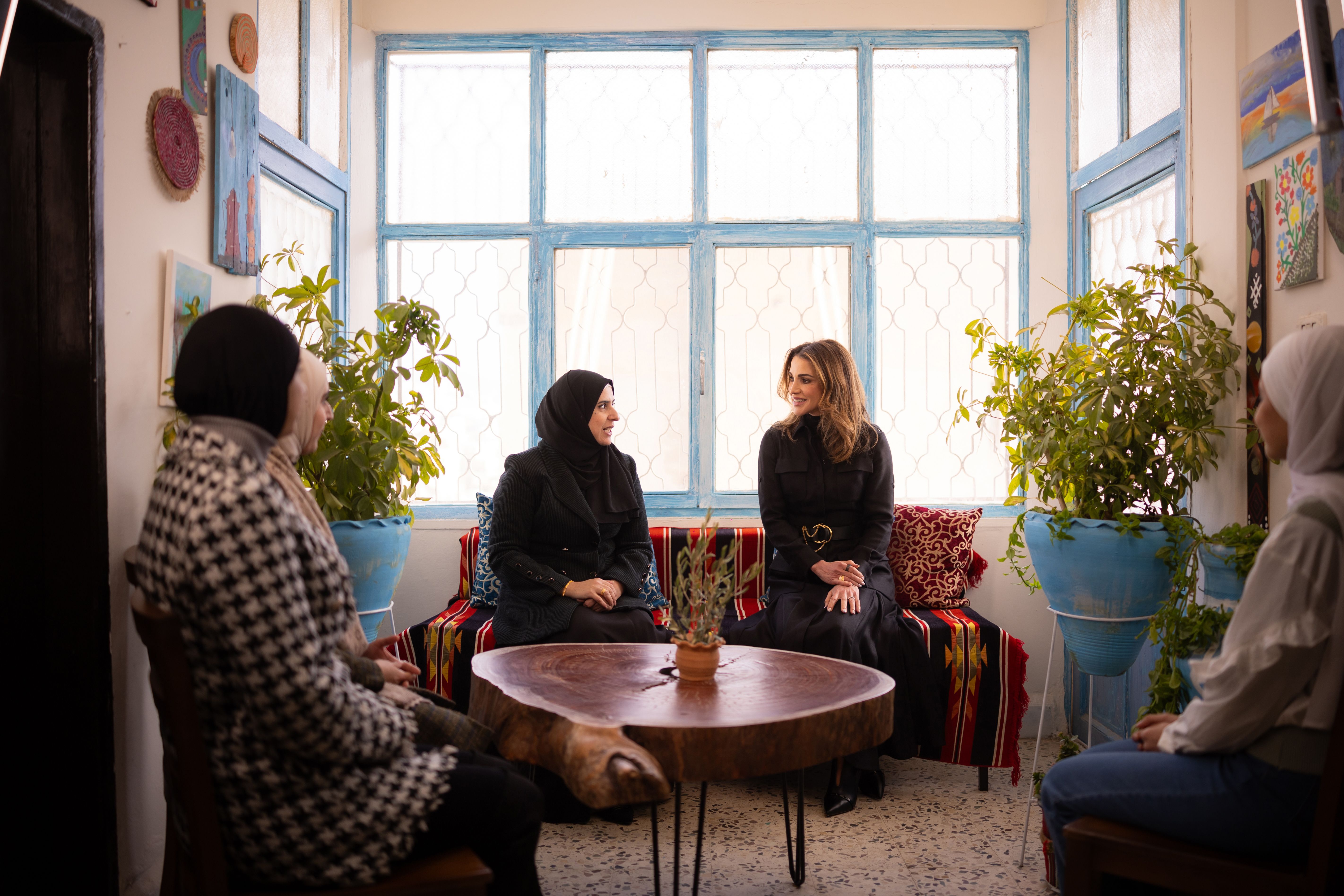 Madar Al-Saa Images 0.5519949714625512