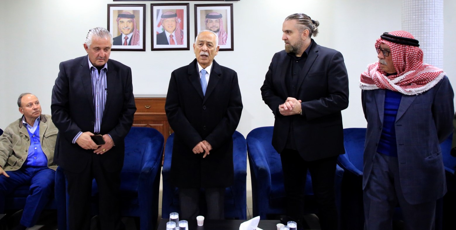 Madar Al-Saa Images 0.46108975407721786