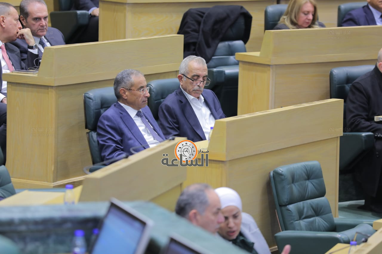 Madar Al-Saa Images 0.8351833735638925