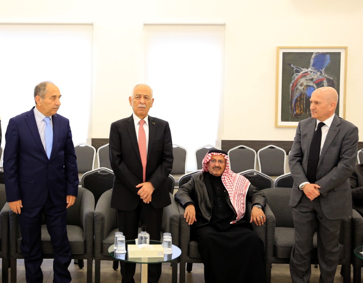 Madar Al-Saa Images 0.9884642676849882